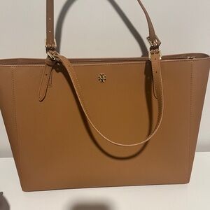 Tory Burch Robinson Tote Tiramissu (Caramel)
